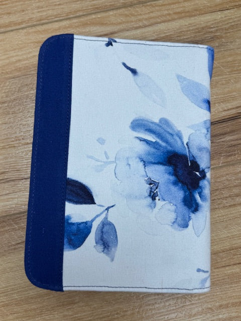BLOSSOM NEEDLE CASE - 40% off, final sale. Discount reflected in cart.